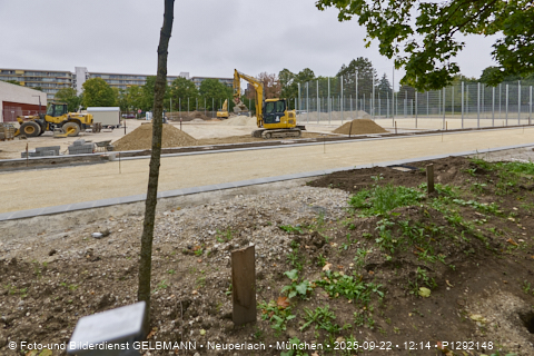 Campus Karl-Marx-Ring_Sportplatz_an_der_neuen_Grundschule_in_Neupelrach_P1292148.jpg